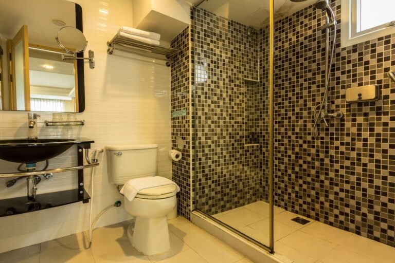 Hotel for Sale in Sukhumvit 11 — photo 2 of 12