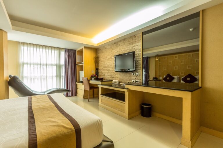 Hotel for Sale in Sukhumvit 11 — photo 5 of 12