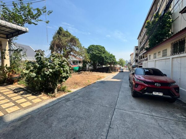 2 PLOTS FOR SALE IN PATTAYA THAPRAYA 9